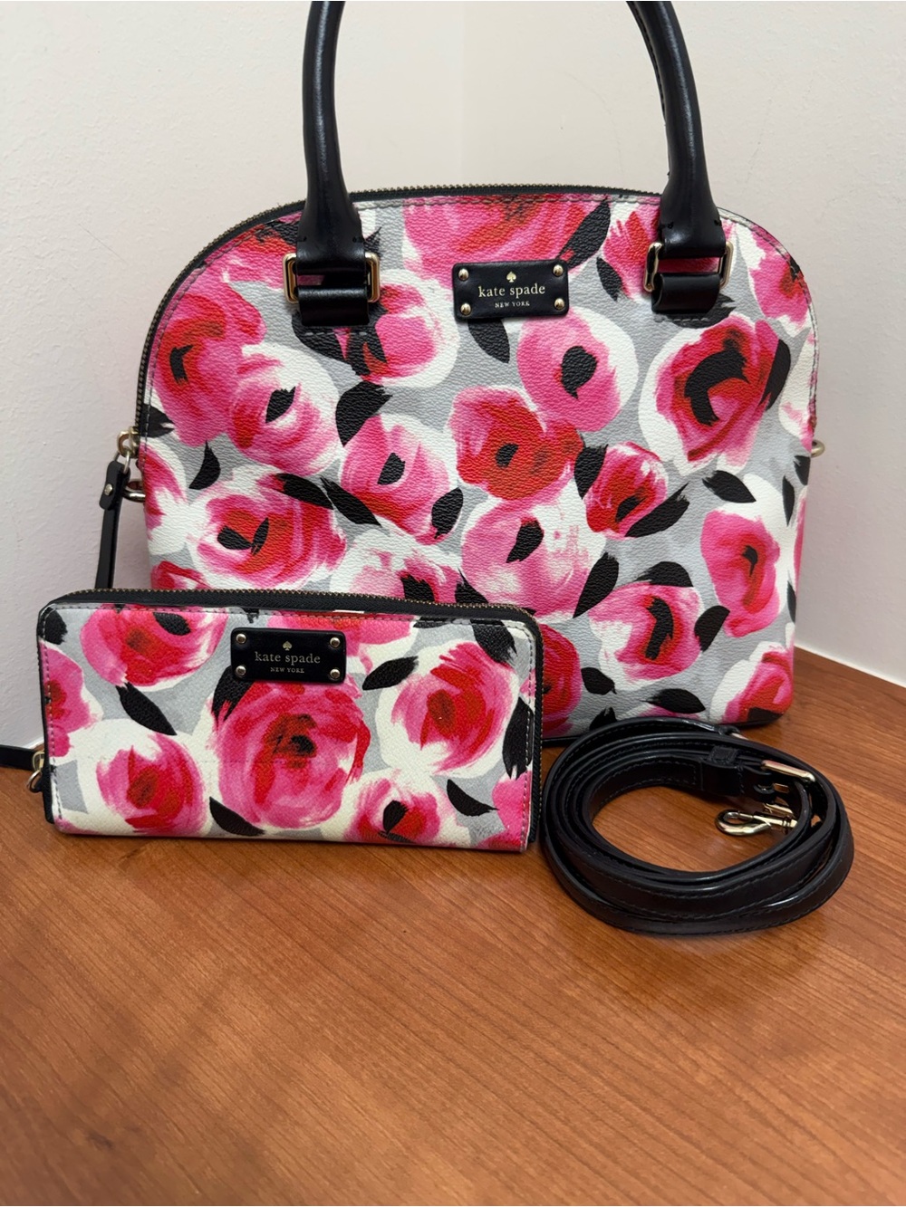 Kate Spade New York Carli Grove Street Printed Rose Bed Satchel w/ wallet EUC